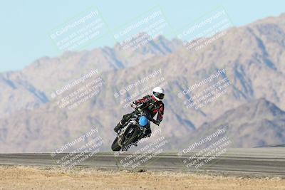 media/Dec-01-2025-Moto Forza (Mon) [[2daa91e15f]]/3-Beginner Group/Session 4 Turn 9/